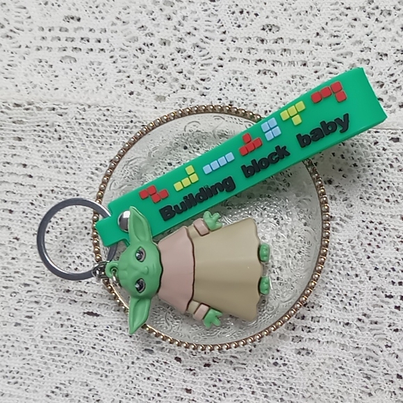 🆕 Starwars Baby yoda Keychain - Picture 2 of 5